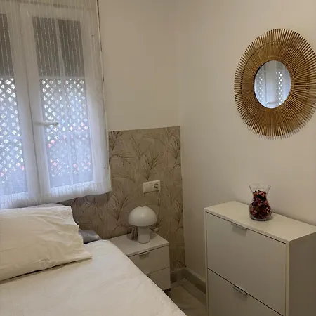 Apartment Bonito Y Muy Fresco En Nervion De Dos Y Dos Banos *